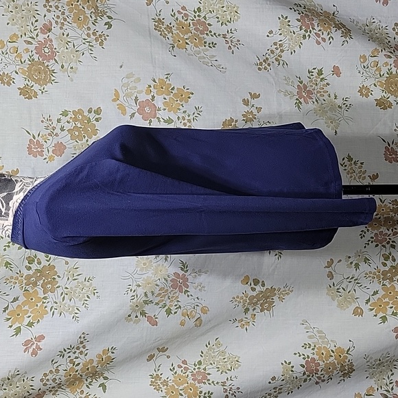 Sequin scoop neckline top - Picture 4 of 7